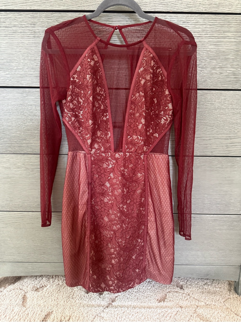 Deep V Lace & Mesh Long-Sleeve Cocktail Dress - Burgundy